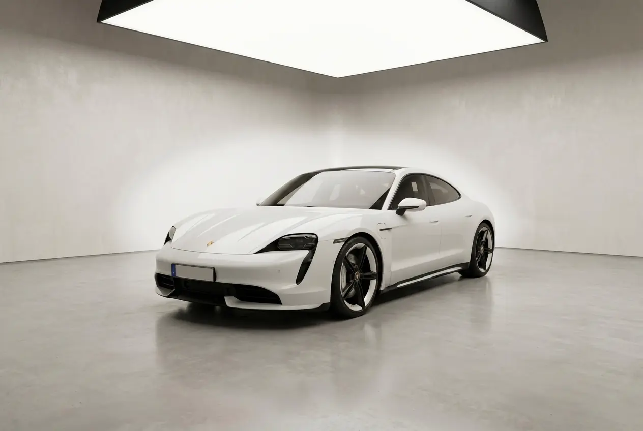 Porsche Taycan Turbo sur la route de la corniche